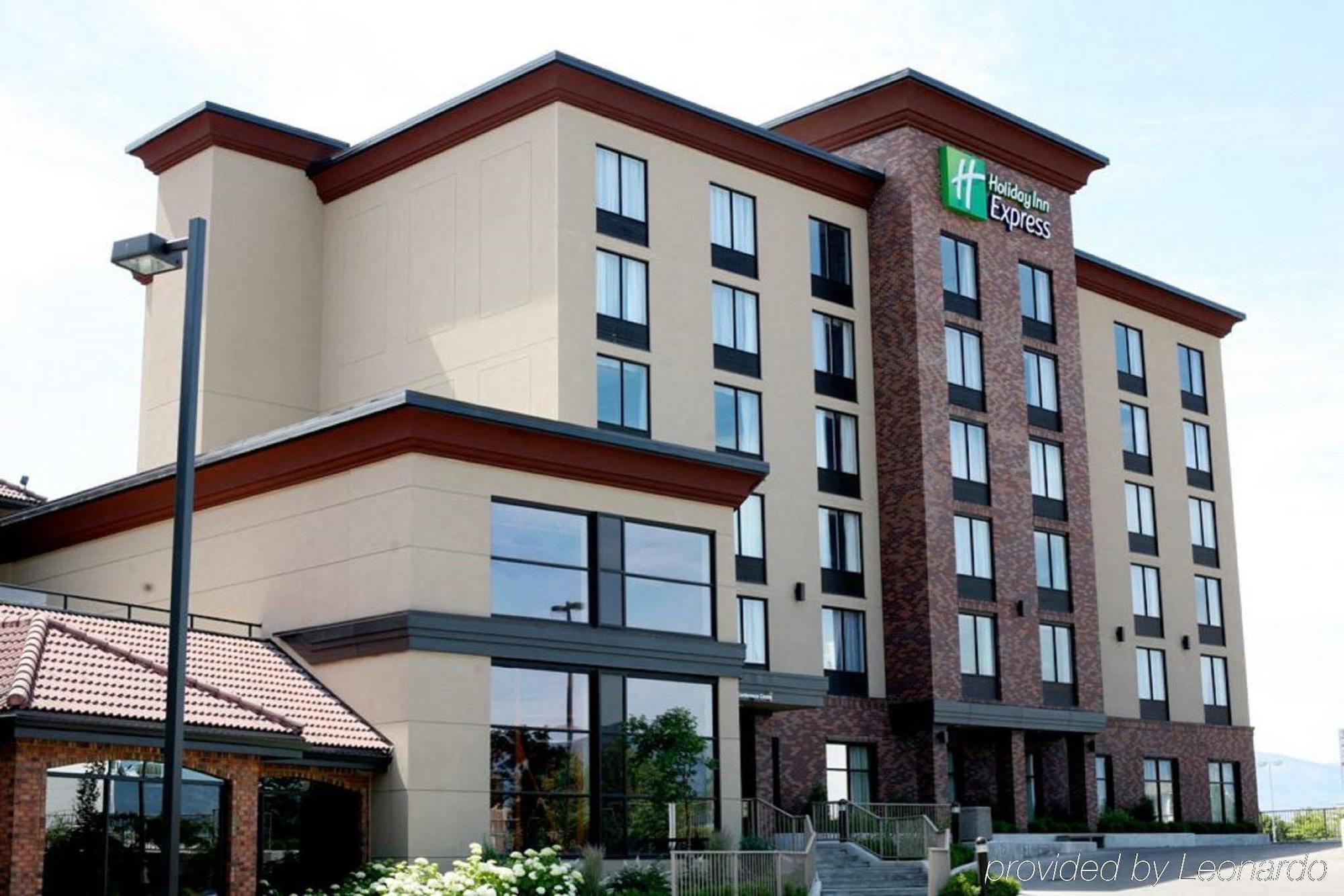 Hotel Kelowna & Conference Centre Eksteriør billede