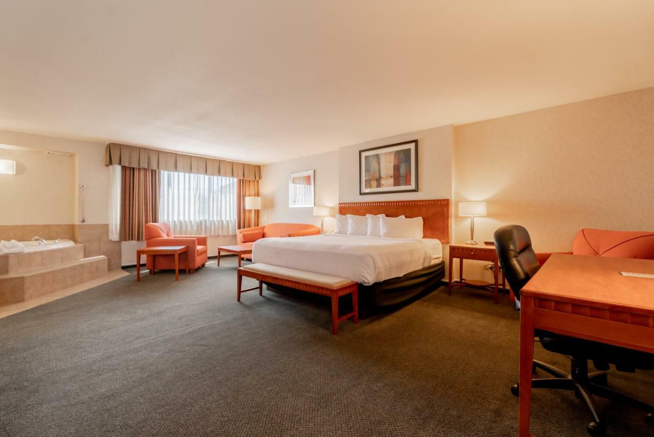 Hotel Kelowna & Conference Centre Eksteriør billede