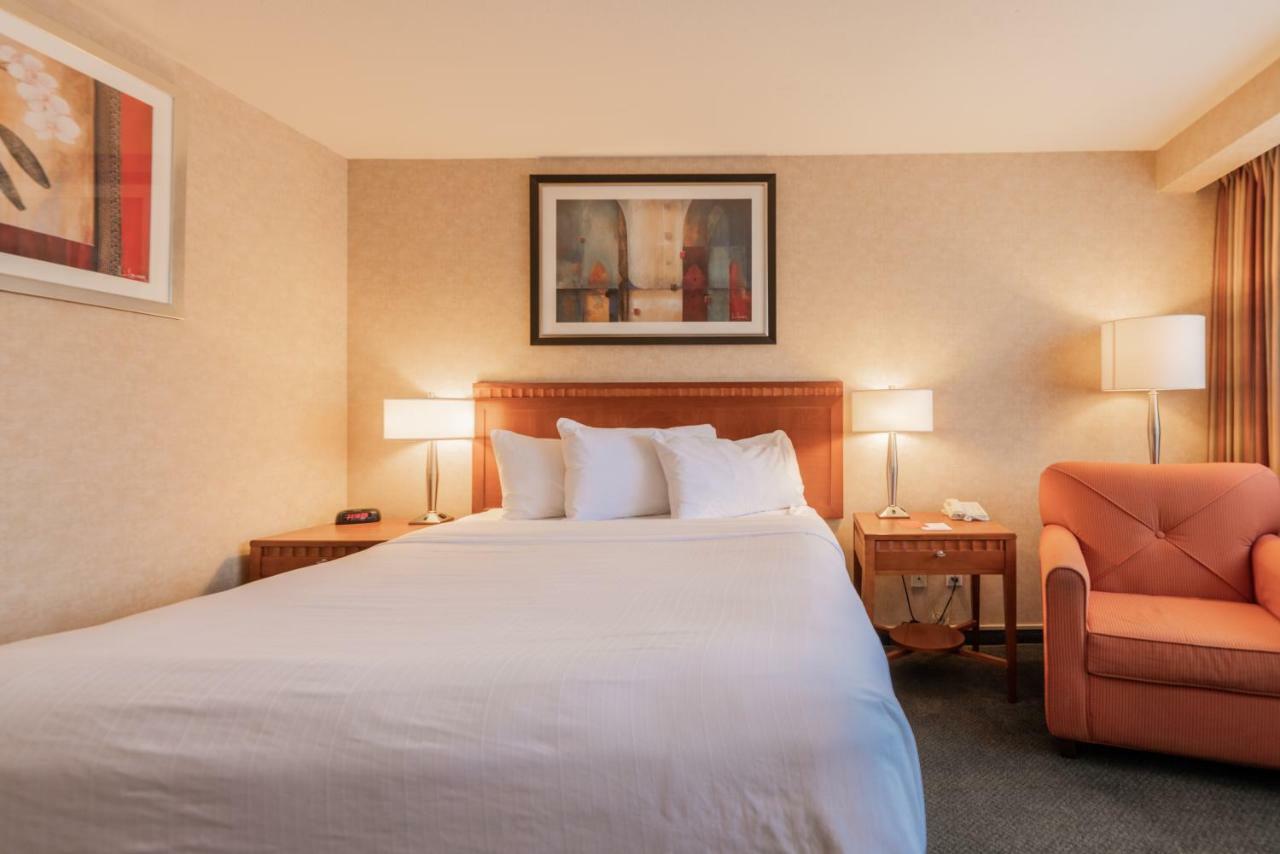 Hotel Kelowna & Conference Centre Eksteriør billede