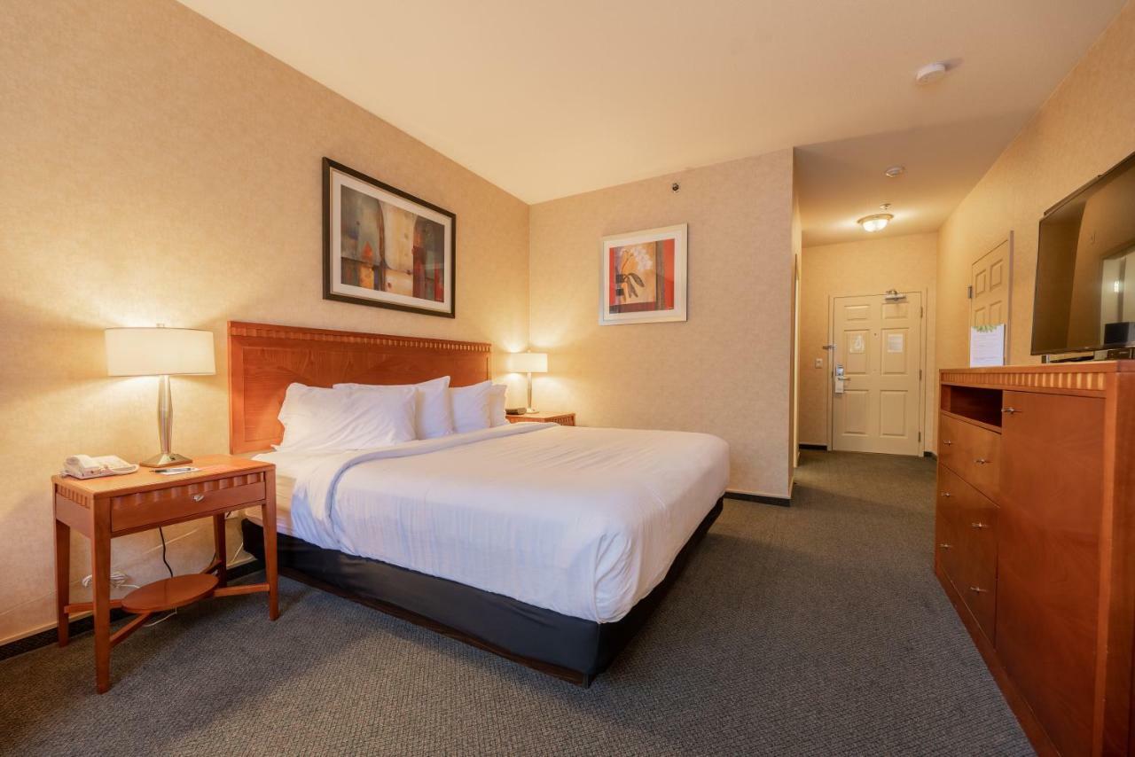 Hotel Kelowna & Conference Centre Eksteriør billede
