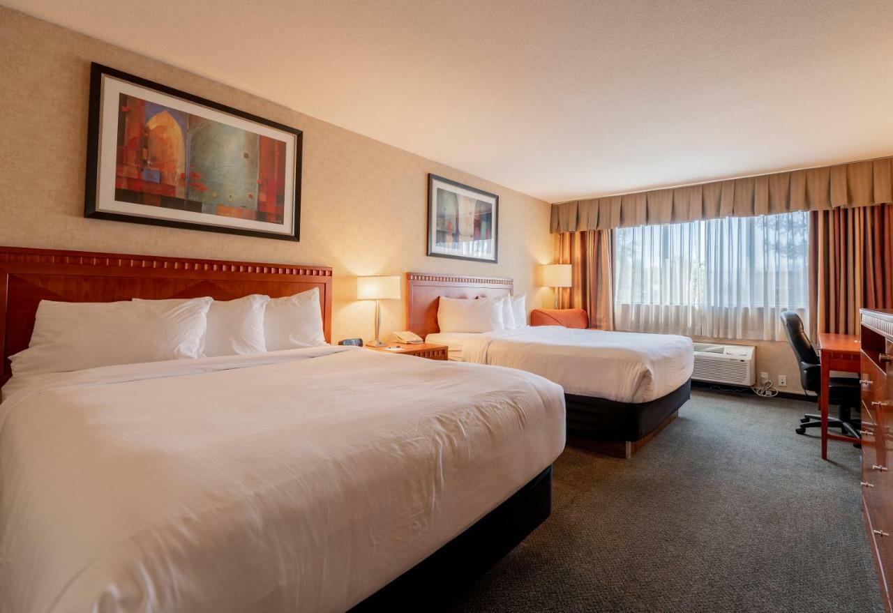 Hotel Kelowna & Conference Centre Eksteriør billede