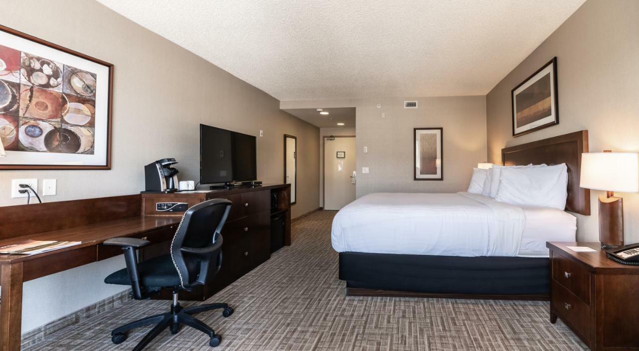 Hotel Kelowna & Conference Centre Eksteriør billede